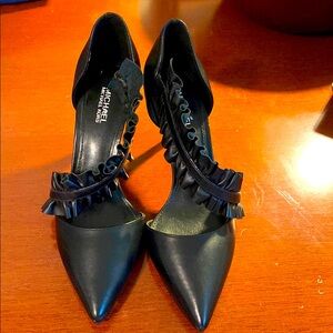 Michael Kors Black Pointed Toe Stiletto Heels with Ruffle Details Sz size 6M